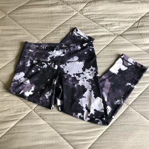 Above ankle athletic leggings